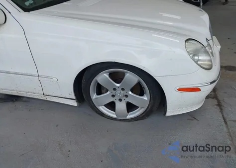 2004 Mercedes-Benz E 500 из США, поврежденный, VIN WDBUF70J54A439520